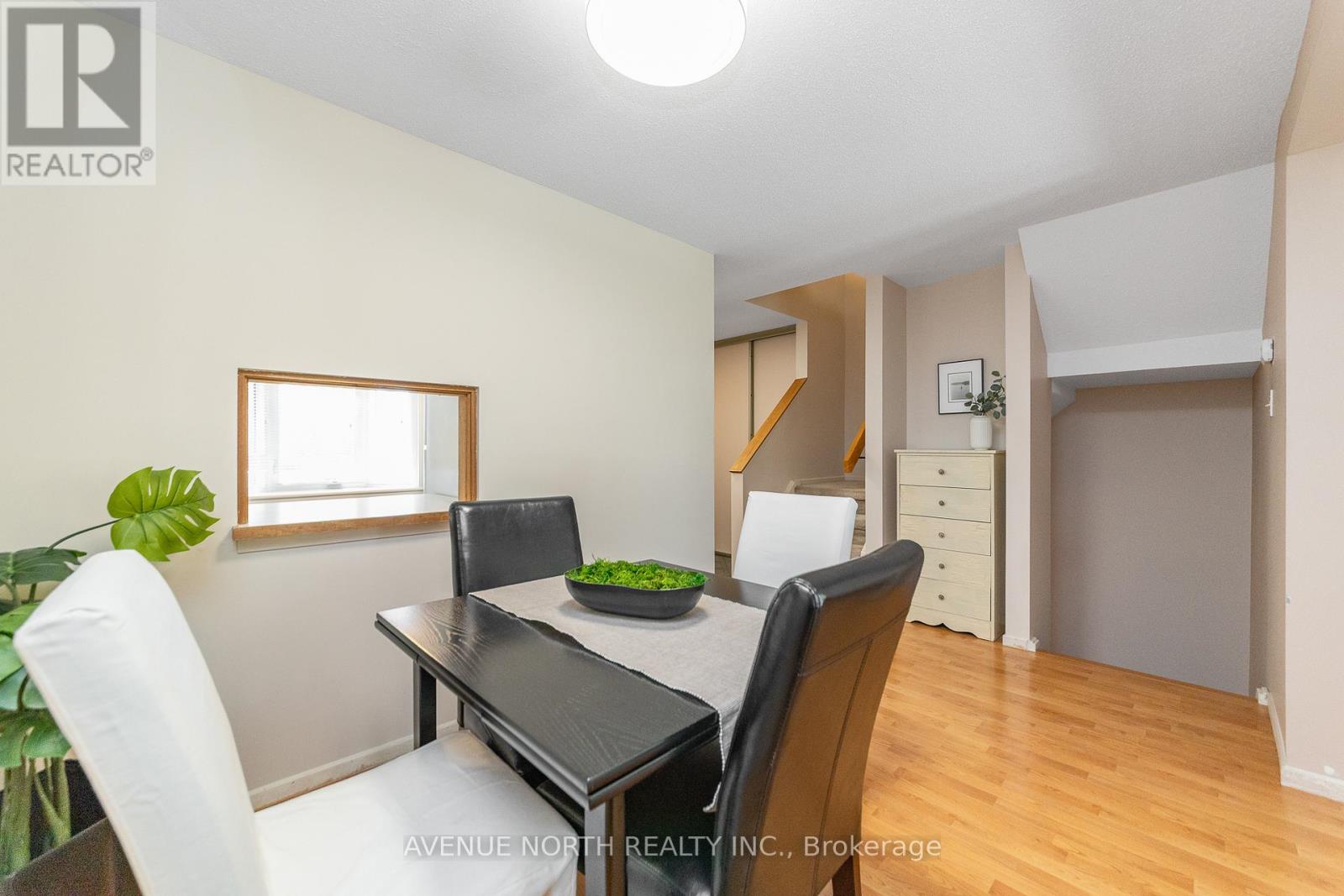 1897 Stonehenge Crescent, Ottawa, Ontario  K1B 4N7 - Photo 13 - X13248366