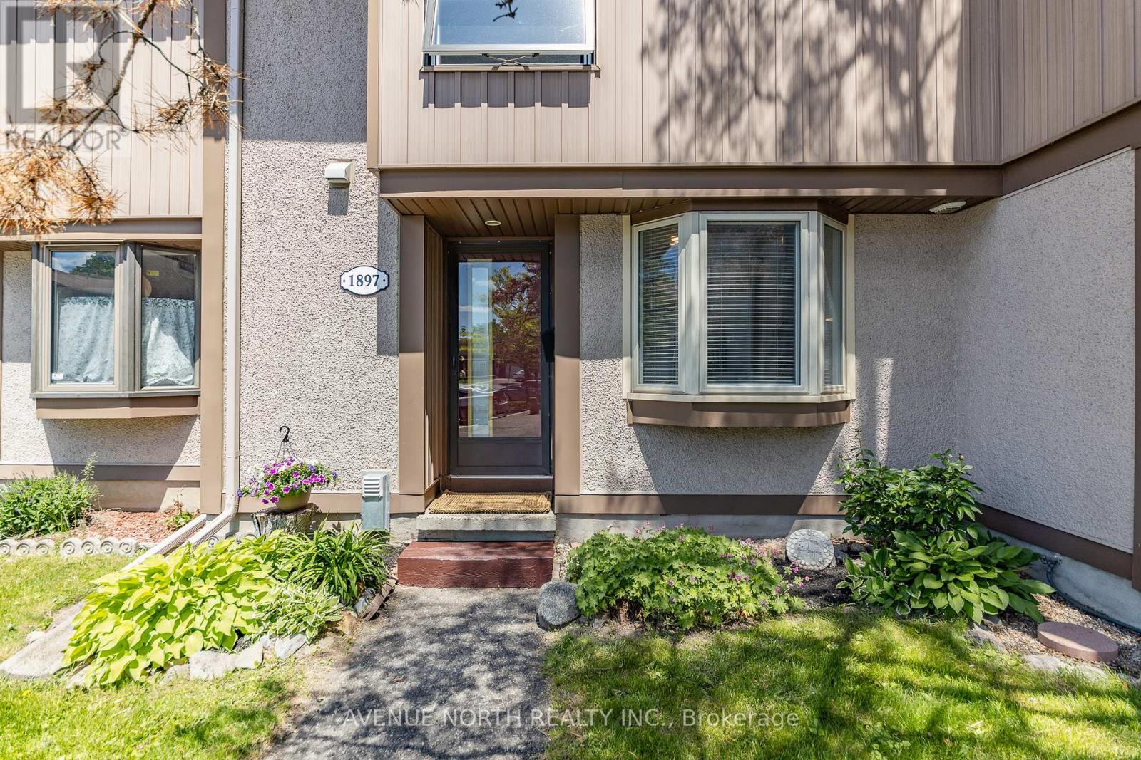 1897 Stonehenge Crescent, Ottawa, Ontario  K1B 4N7 - Photo 2 - X13248366