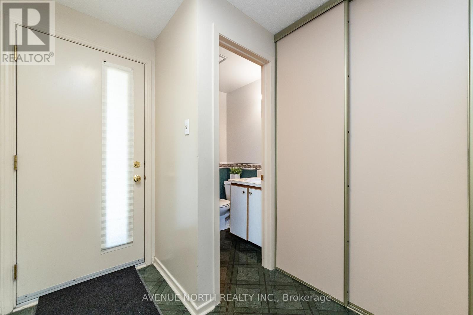 1897 Stonehenge Crescent, Ottawa, Ontario  K1B 4N7 - Photo 3 - X13248366