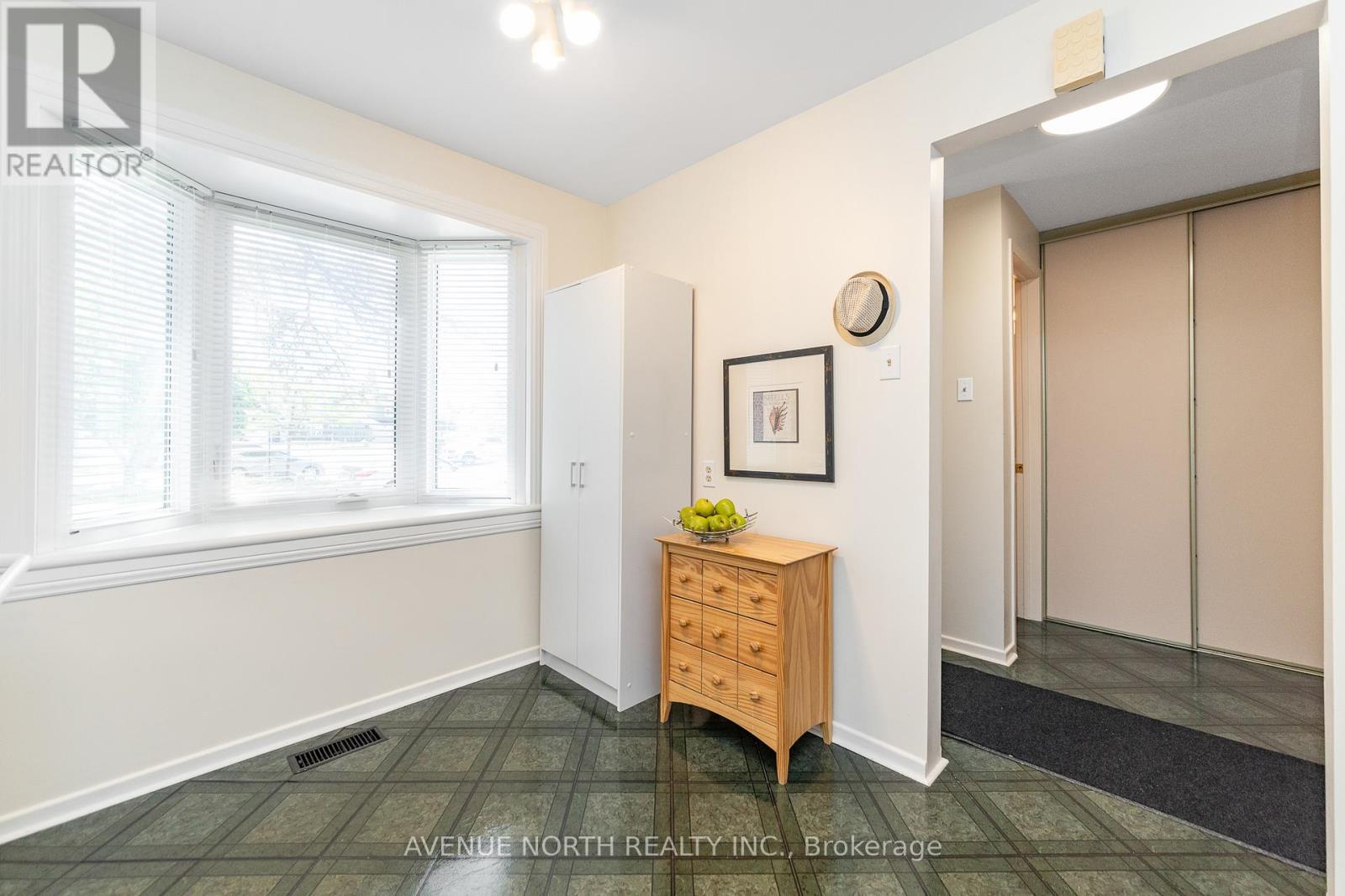1897 Stonehenge Crescent, Ottawa, Ontario  K1B 4N7 - Photo 6 - X13248366