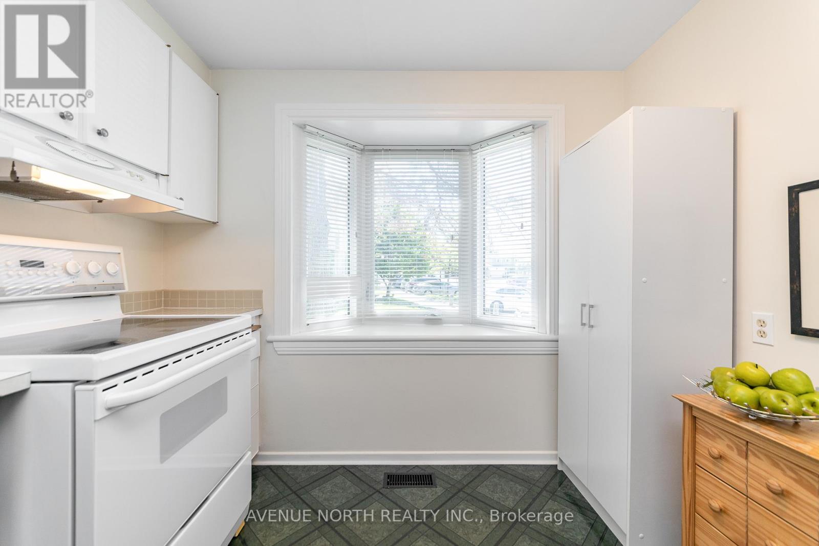 1897 Stonehenge Crescent, Ottawa, Ontario  K1B 4N7 - Photo 9 - X13248366