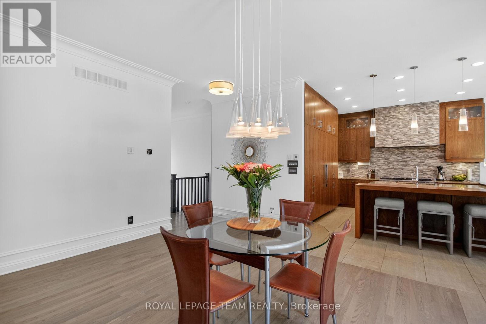 5849 Queenscourt Crescent SW, Ottawa, Ontario  K4M 1K3 - Photo 11 - X13248382