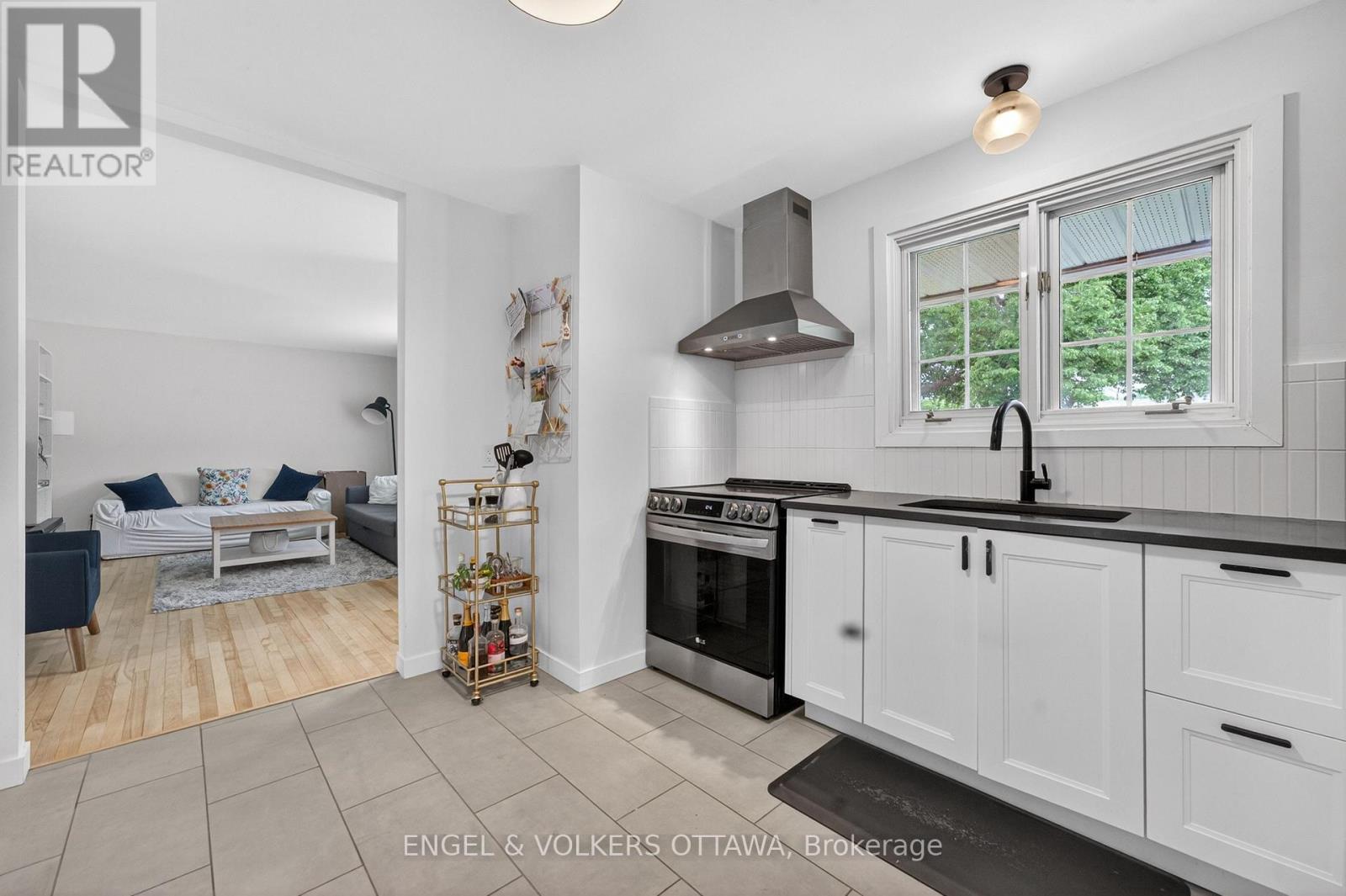 2548 Hanlon Avenue, Ottawa, Ontario  K2B 7X4 - Photo 8 - X13248518