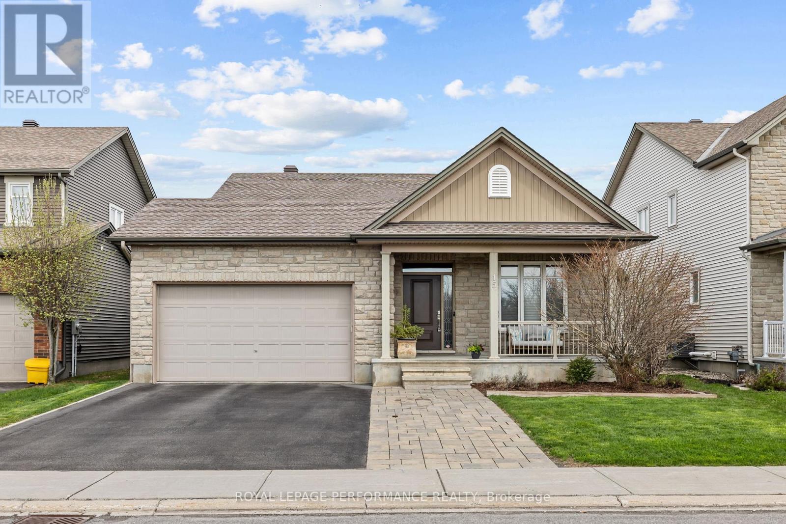 15 YORK CROSSING, Russell, Ontario