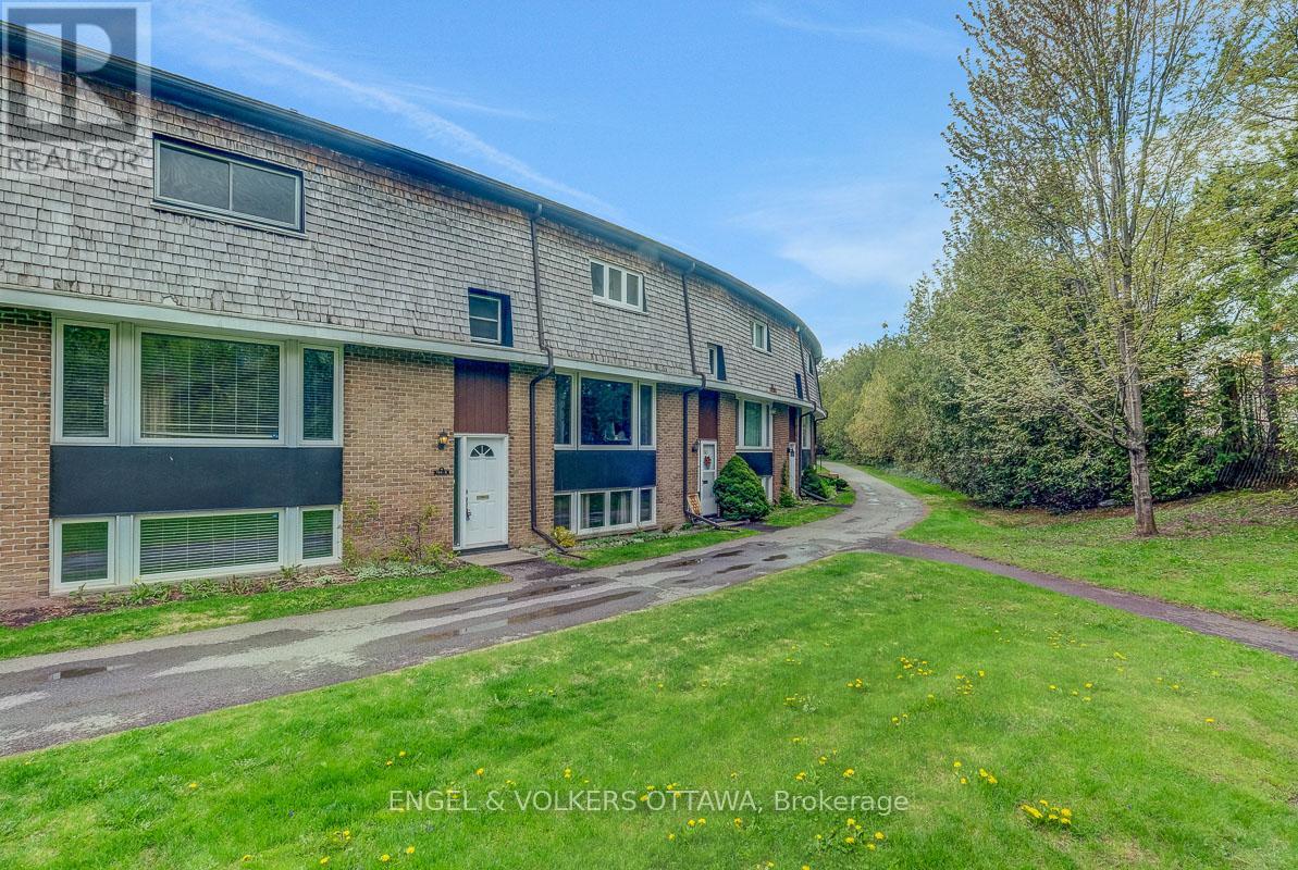 B - 765 SPRINGLAND DRIVE, Ottawa, Ontario