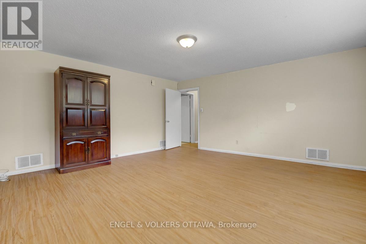 B - 765 Springland Drive, Ottawa, Ontario  K1V 6L9 - Photo 13 - X13248538