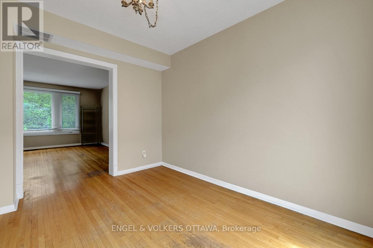 B - 765 Springland Drive, Ottawa, Ontario  K1V 6L9 - Photo 3 - X13248538