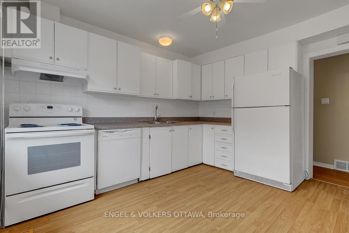 B - 765 Springland Drive, Ottawa, Ontario  K1V 6L9 - Photo 4 - X13248538