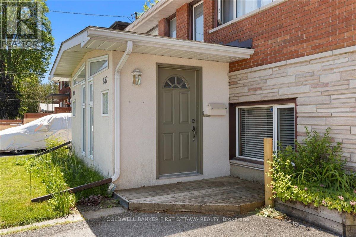832 Ivanhoe Avenue, Ottawa, Ontario  K2B 5S3 - Photo 2 - X13248580