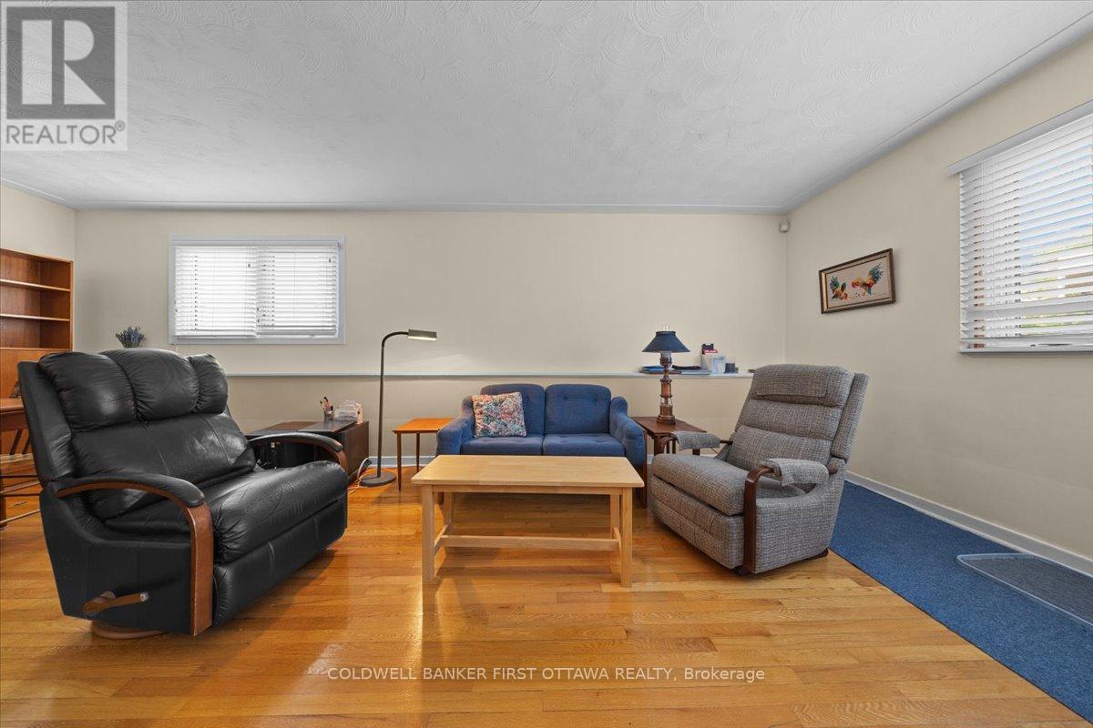 832 Ivanhoe Avenue, Ottawa, Ontario  K2B 5S3 - Photo 5 - X13248580