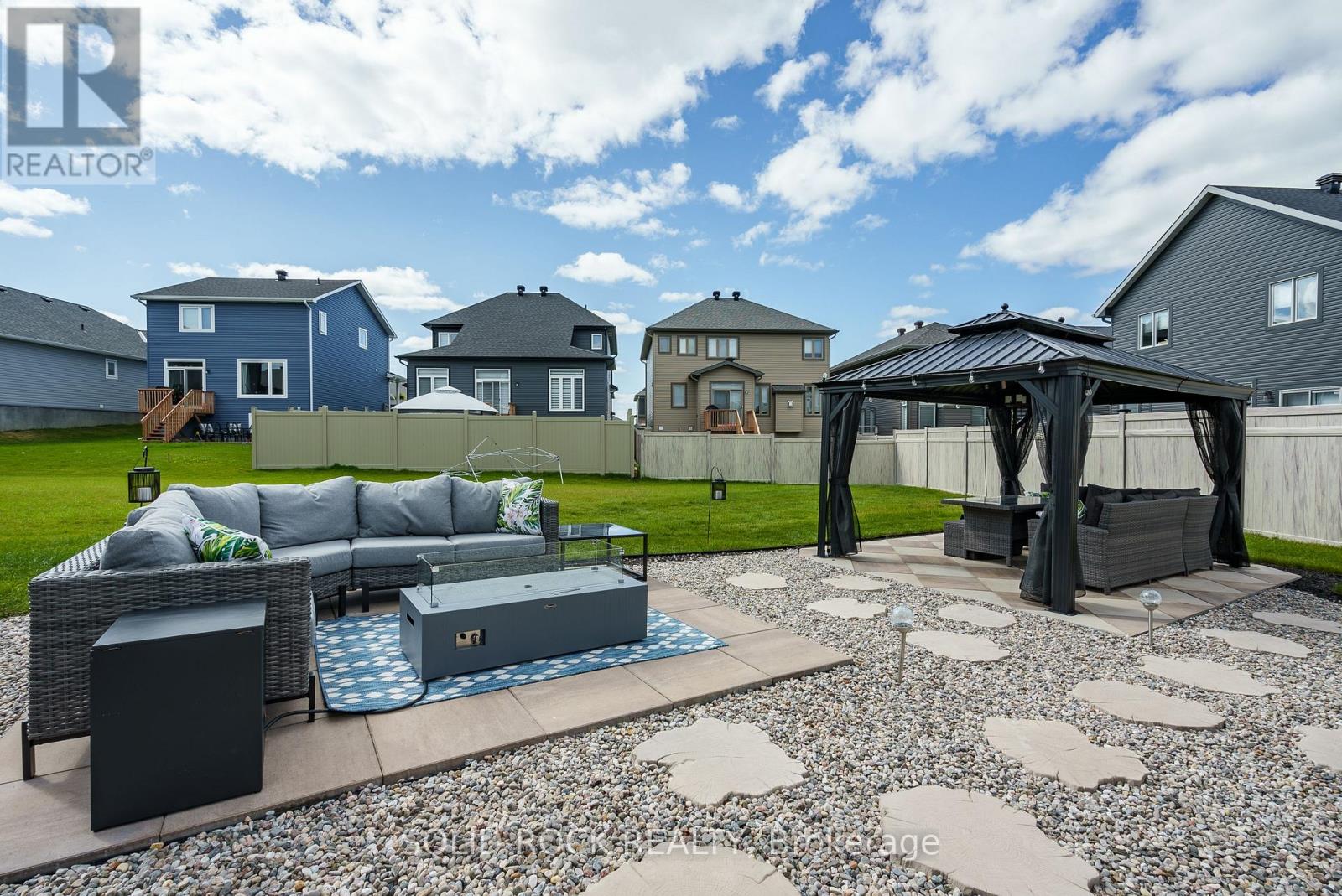 335 Grackle Street, Ottawa, Ontario  K1X 0G6 - Photo 6 - X13248896