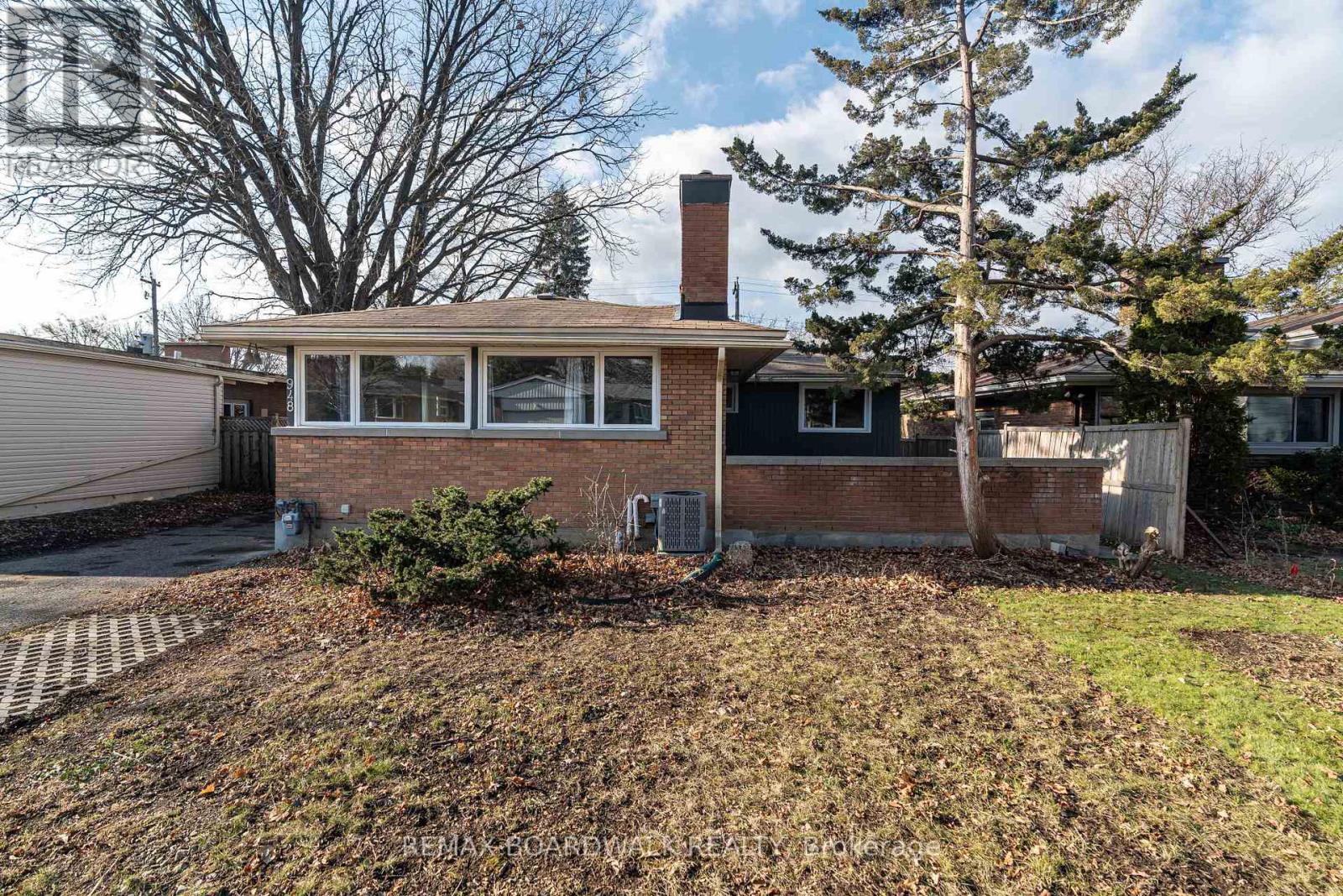 B - 948 PARKHURST BOULEVARD, Ottawa, Ontario