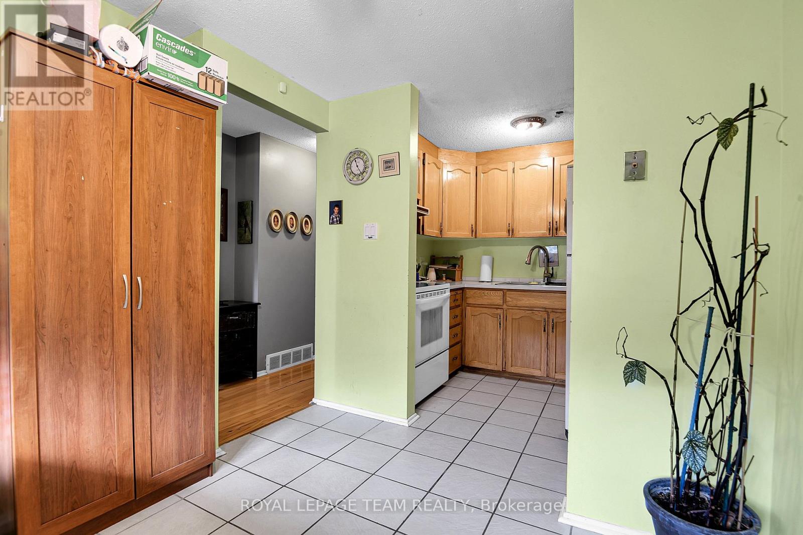 B - 902 Elmsmere Road, Ottawa, Ontario  K1J 7T6 - Photo 9 - X13249800