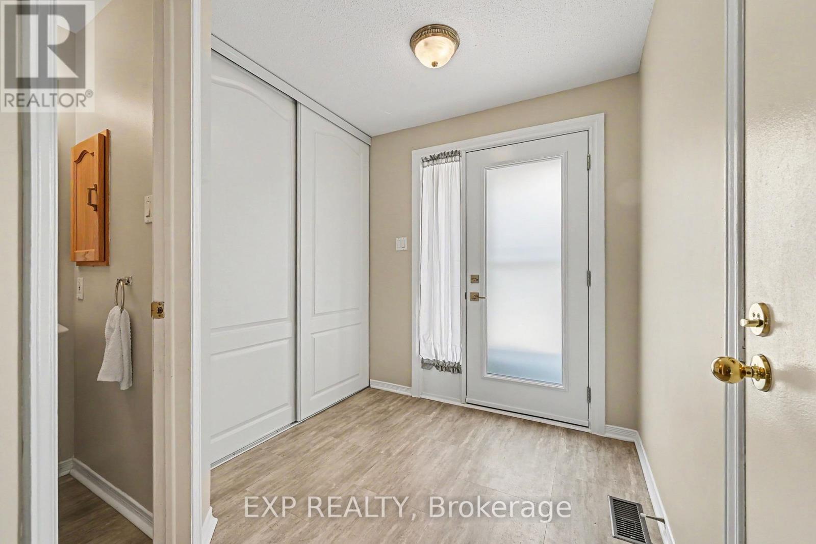 1859 Summerfields Crescent, Ottawa, Ontario  K1C 7B7 - Photo 3 - X13251984