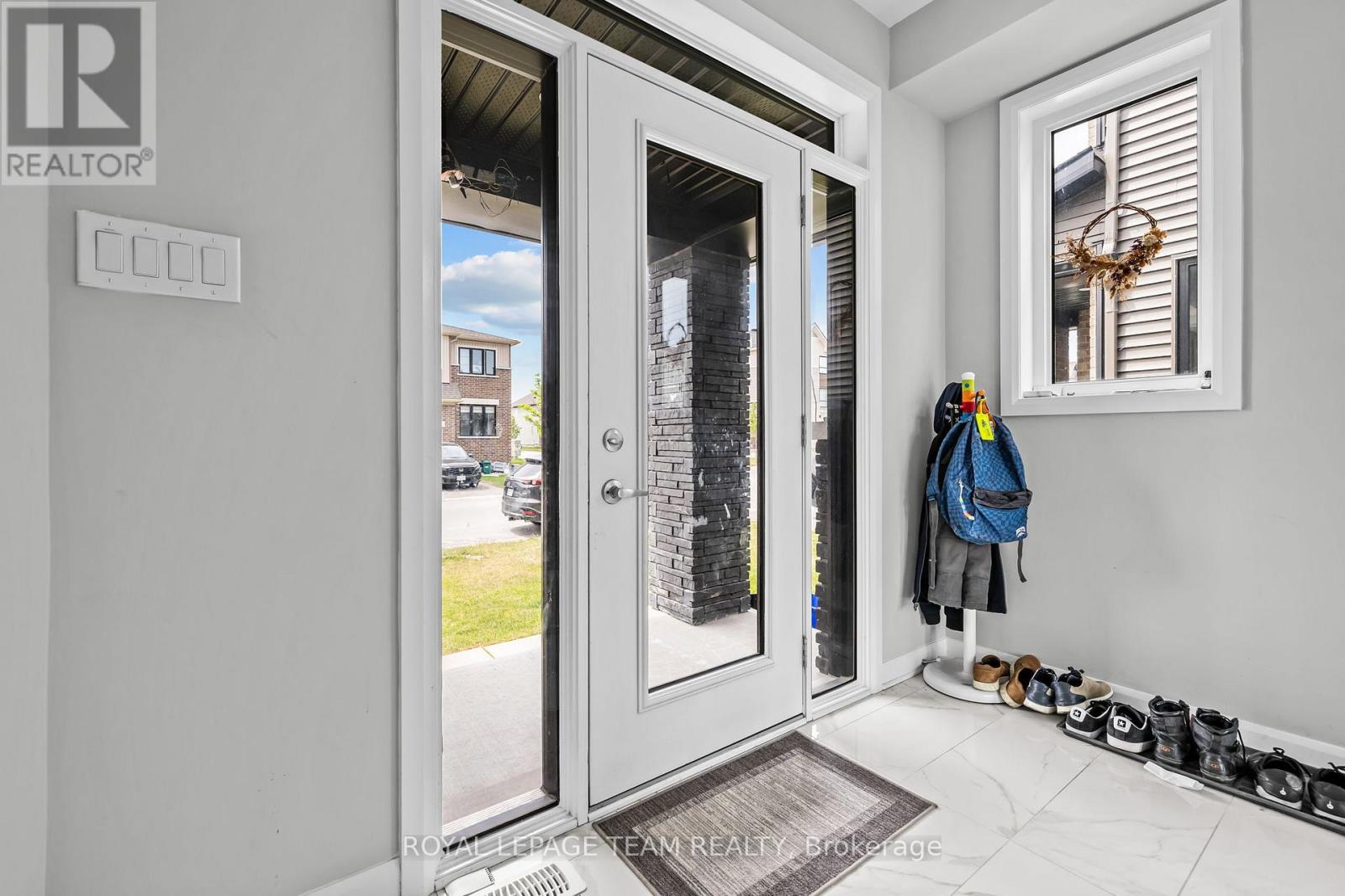 301 Elsie Macgill Walk, Ottawa, Ontario  K2W 0L1 - Photo 2 - X13253794