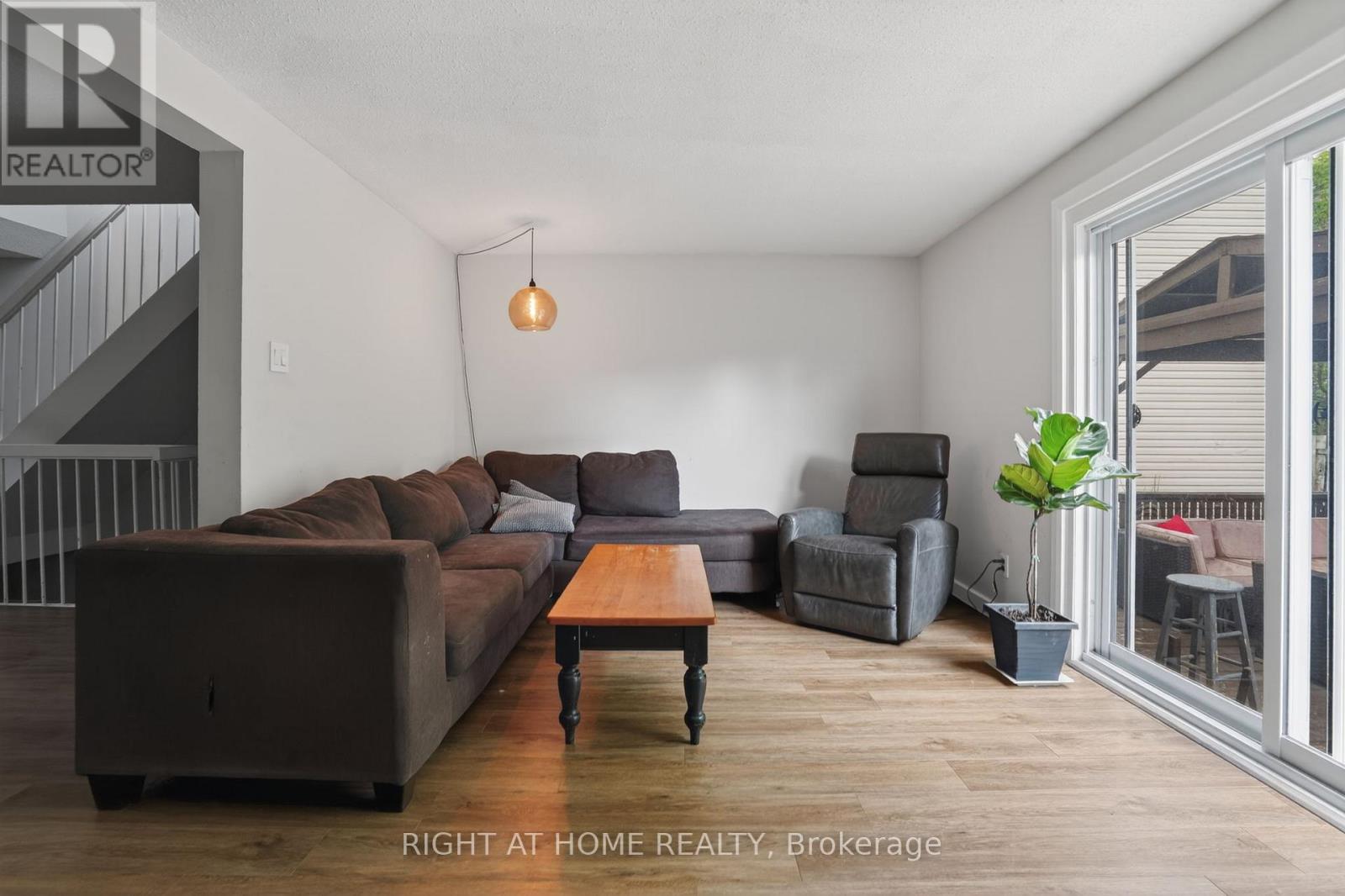 1633 Lafrance Drive, Ottawa, Ontario  K1E 2L7 - Photo 6 - X13271894