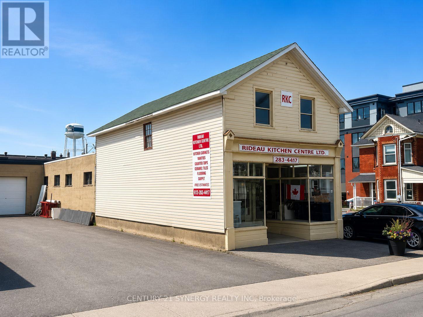 7 WILLIAM STREET W, Smiths Falls, Ontario