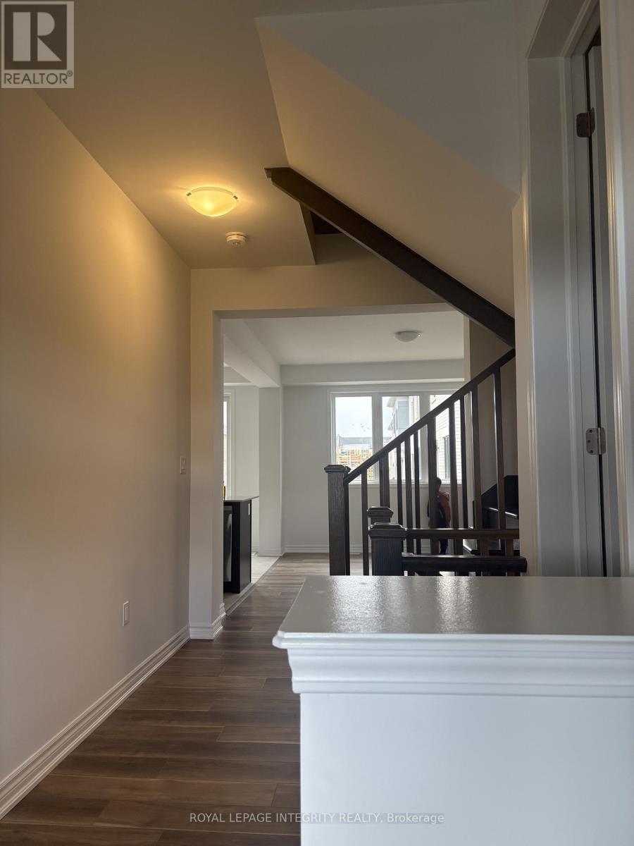 228 Greer Street, Barrie, Ontario  L9J 0B7 - Photo 3 - S13305376