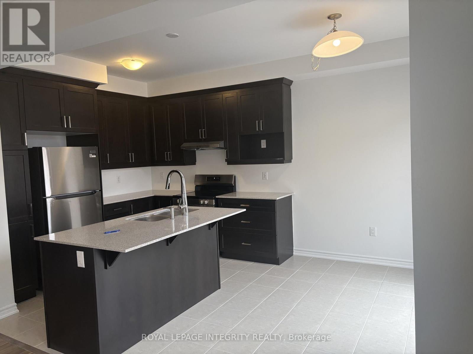 228 Greer Street, Barrie, Ontario  L9J 0B7 - Photo 4 - S13305376