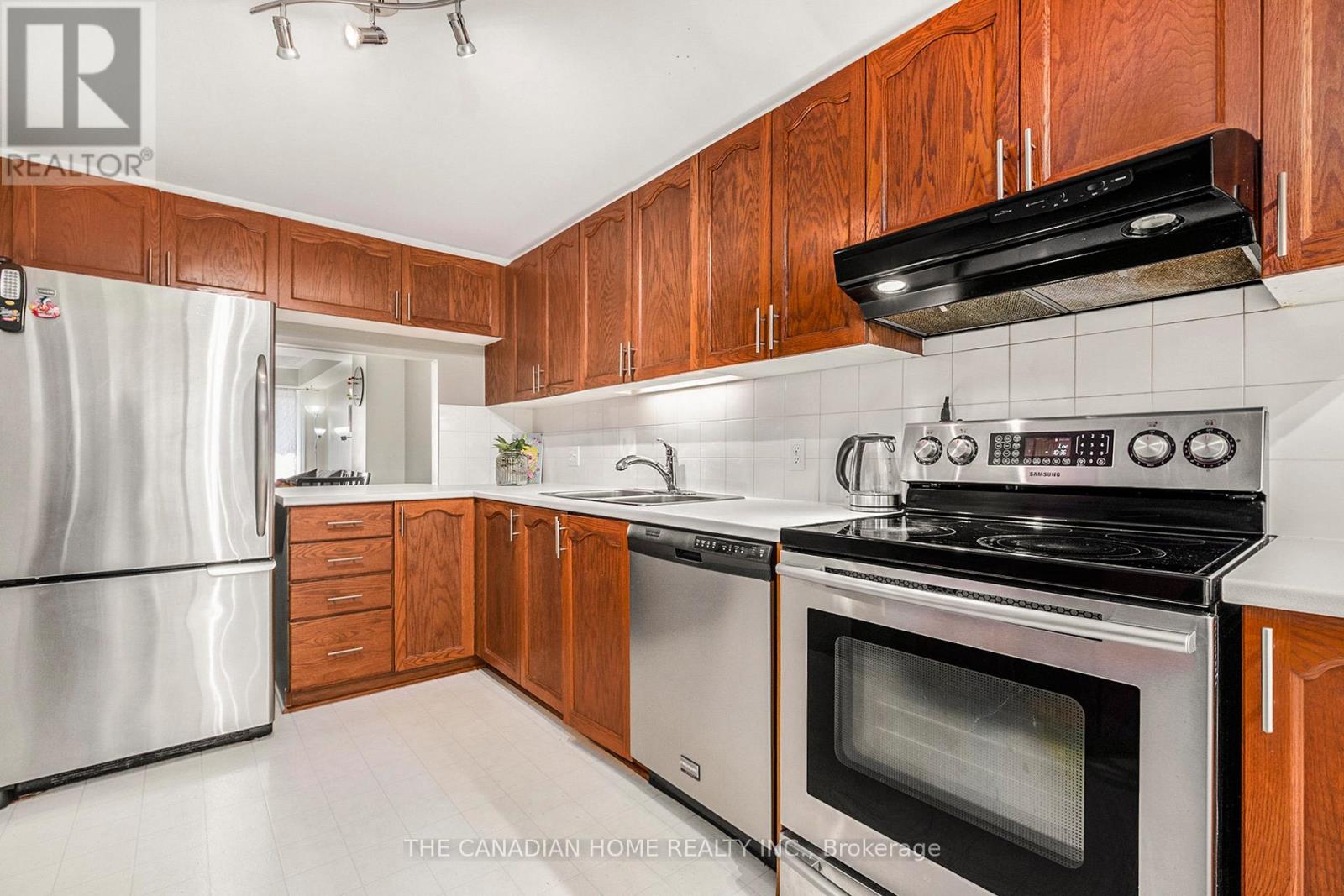 1672 Locksley Lane, Ottawa, Ontario  K1J 1B6 - Photo 12 - X13410222