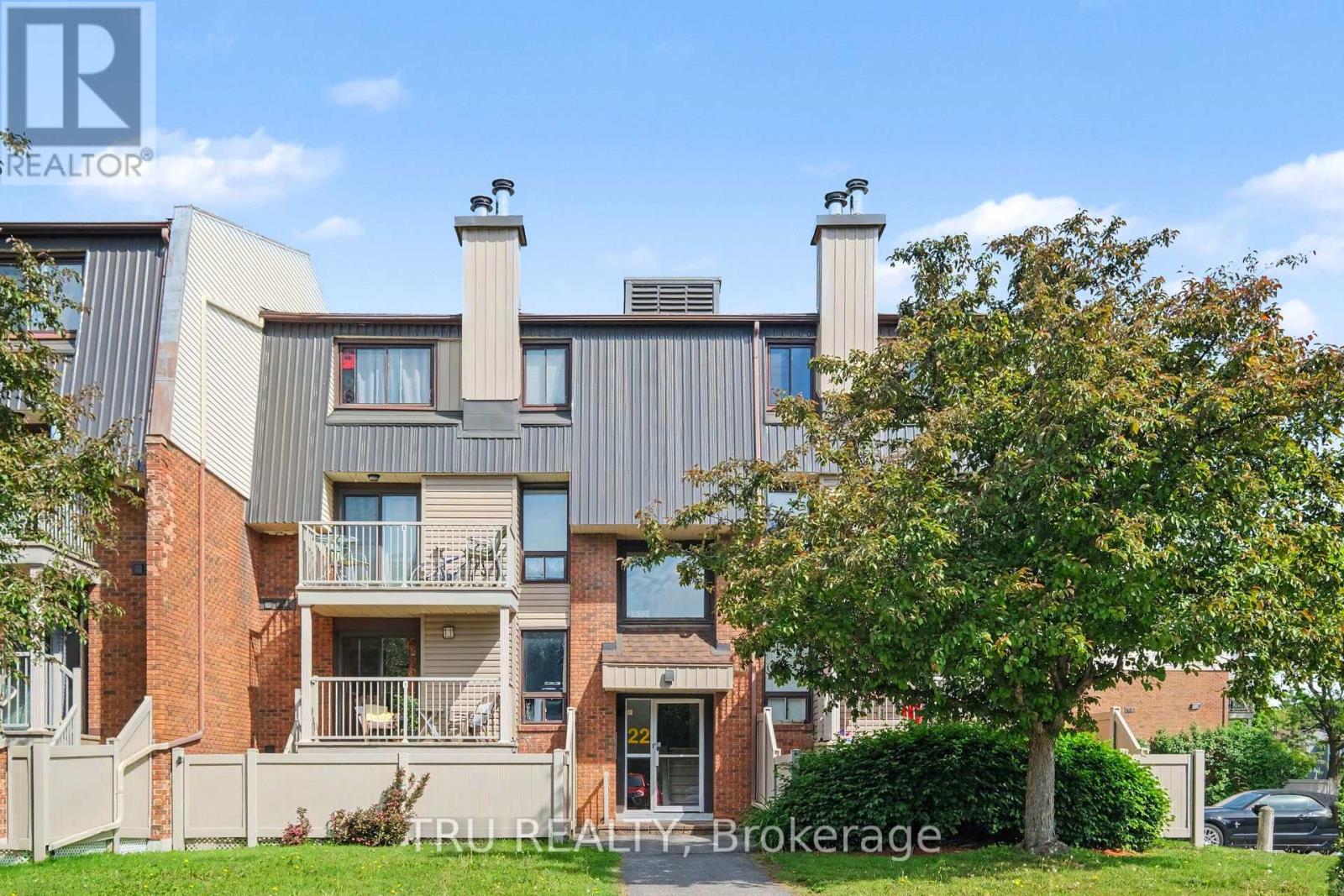 8 - 22 Sweetbriar Circle, Ottawa, Ontario  K2J 2K4 - Photo 2 - X13249520