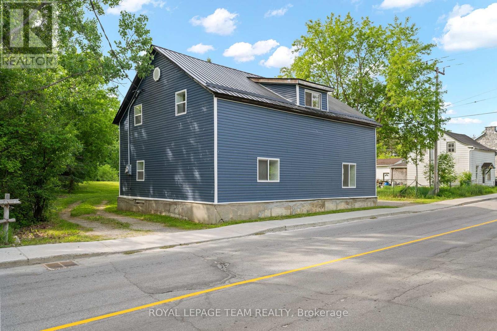 76 SOUTH STREET, Lanark Highlands, Ontario