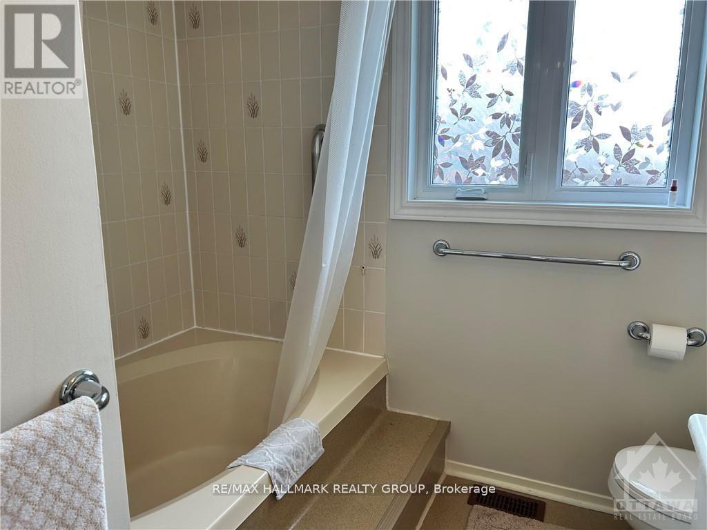 6417 Loire Drive, Ottawa, Ontario  K1C 3H1 - Photo 15 - X13410474