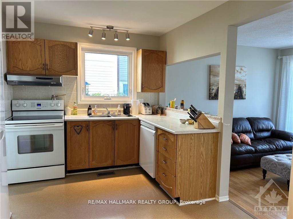 6417 Loire Drive, Ottawa, Ontario  K1C 3H1 - Photo 5 - X13410474