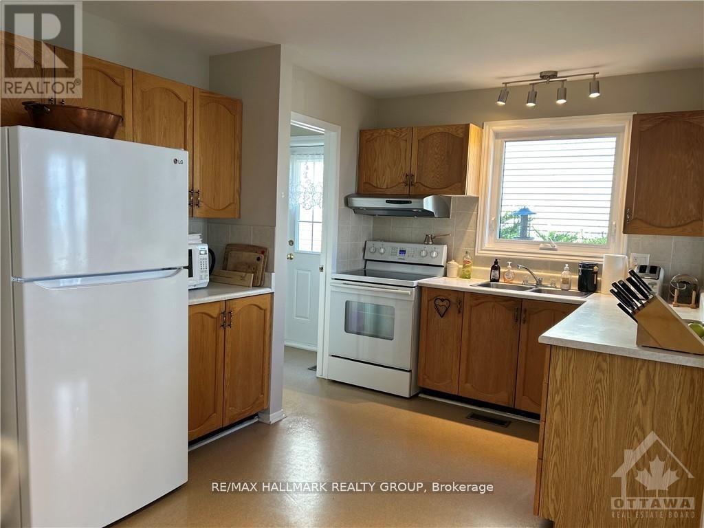 6417 Loire Drive, Ottawa, Ontario  K1C 3H1 - Photo 6 - X13410474
