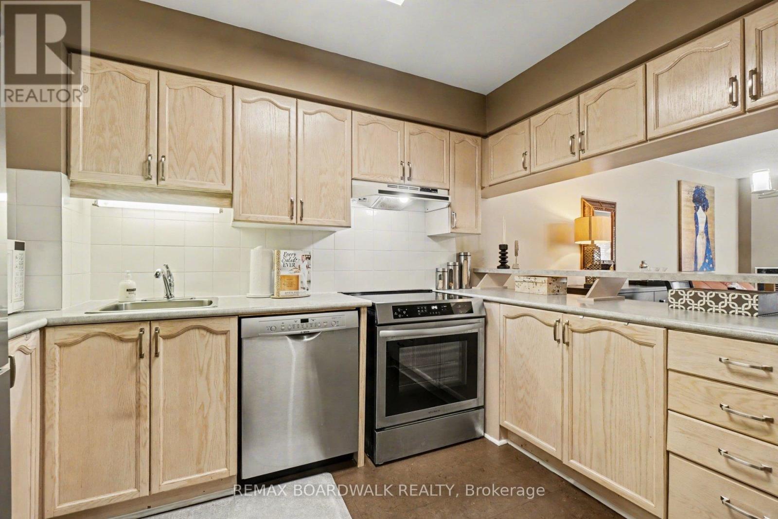 5 Briston Private, Ottawa, Ontario  K1G 5P6 - Photo 7 - X13410832