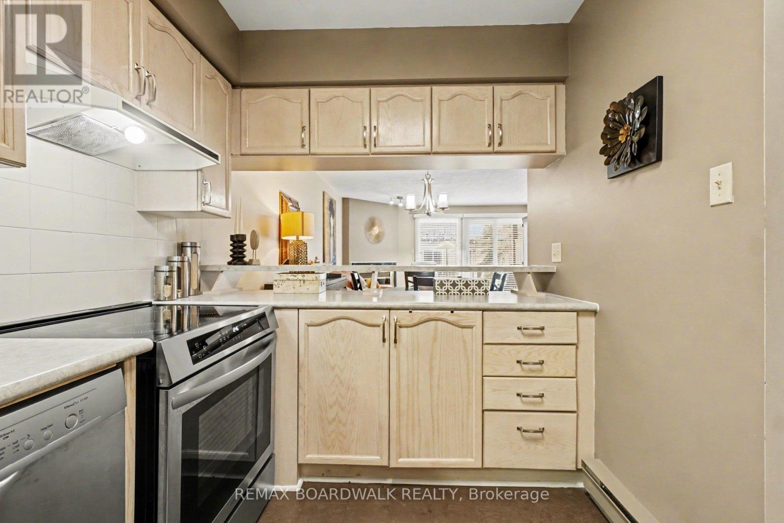 5 Briston Private, Ottawa, Ontario  K1G 5P6 - Photo 8 - X13410832