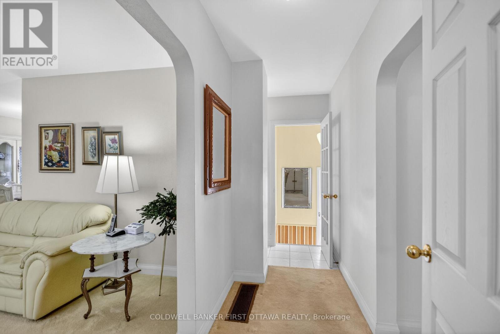 1533 Mimosa Avenue, Ottawa, Ontario  K1G 0W2 - Photo 2 - X13410846