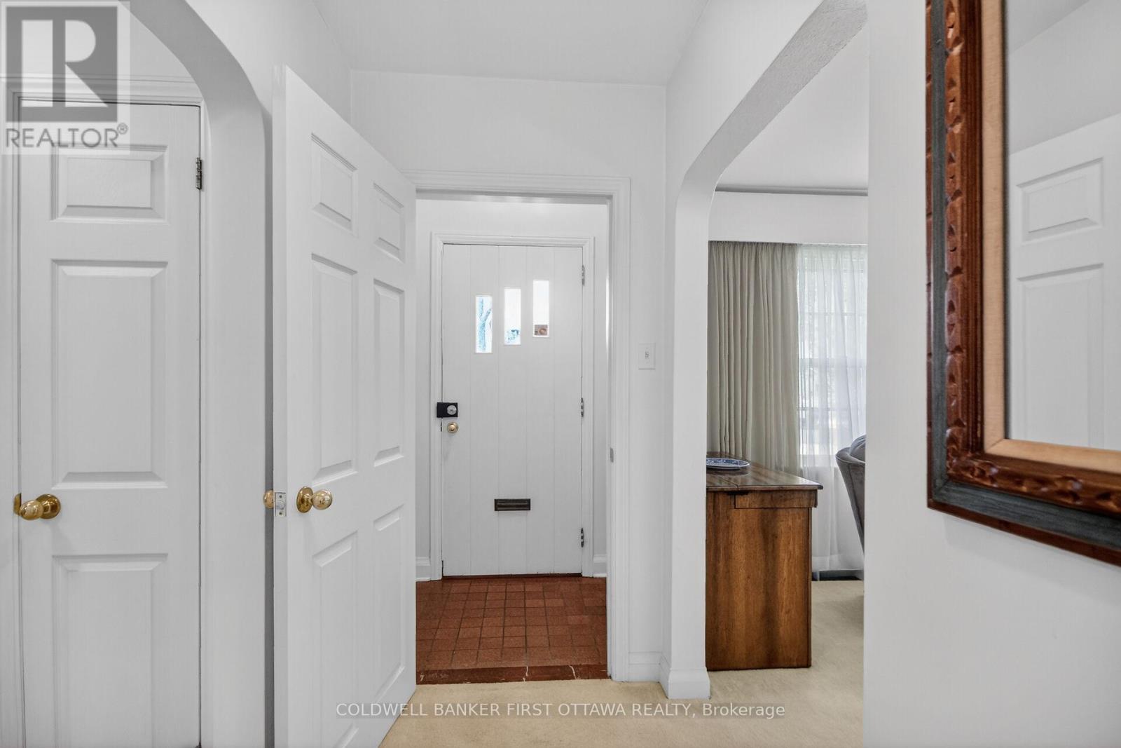 1533 Mimosa Avenue, Ottawa, Ontario  K1G 0W2 - Photo 3 - X13410846