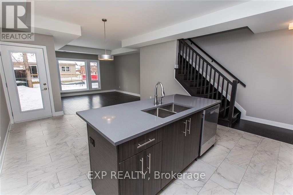 546 Guy Street, Ottawa, Ontario  K1K 1B9 - Photo 4 - X13410966