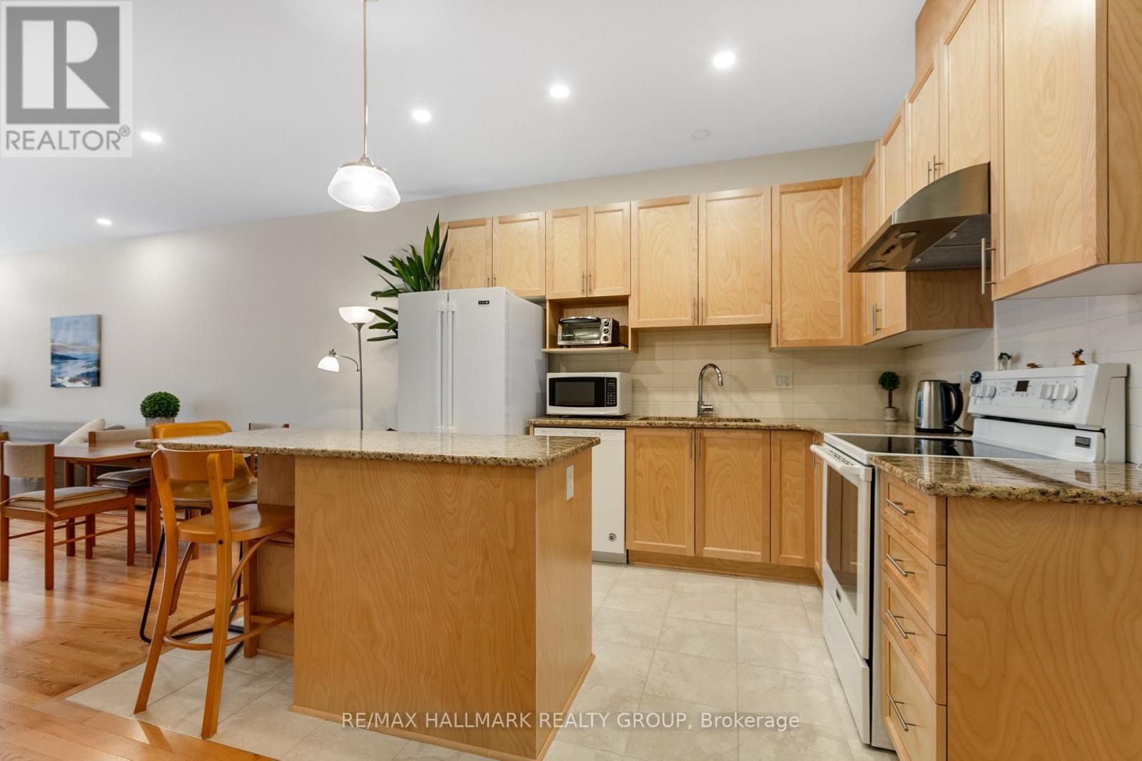 66 Kayenta Street W, Ottawa, Ontario  K2S 2K7 - Photo 7 - X13411488