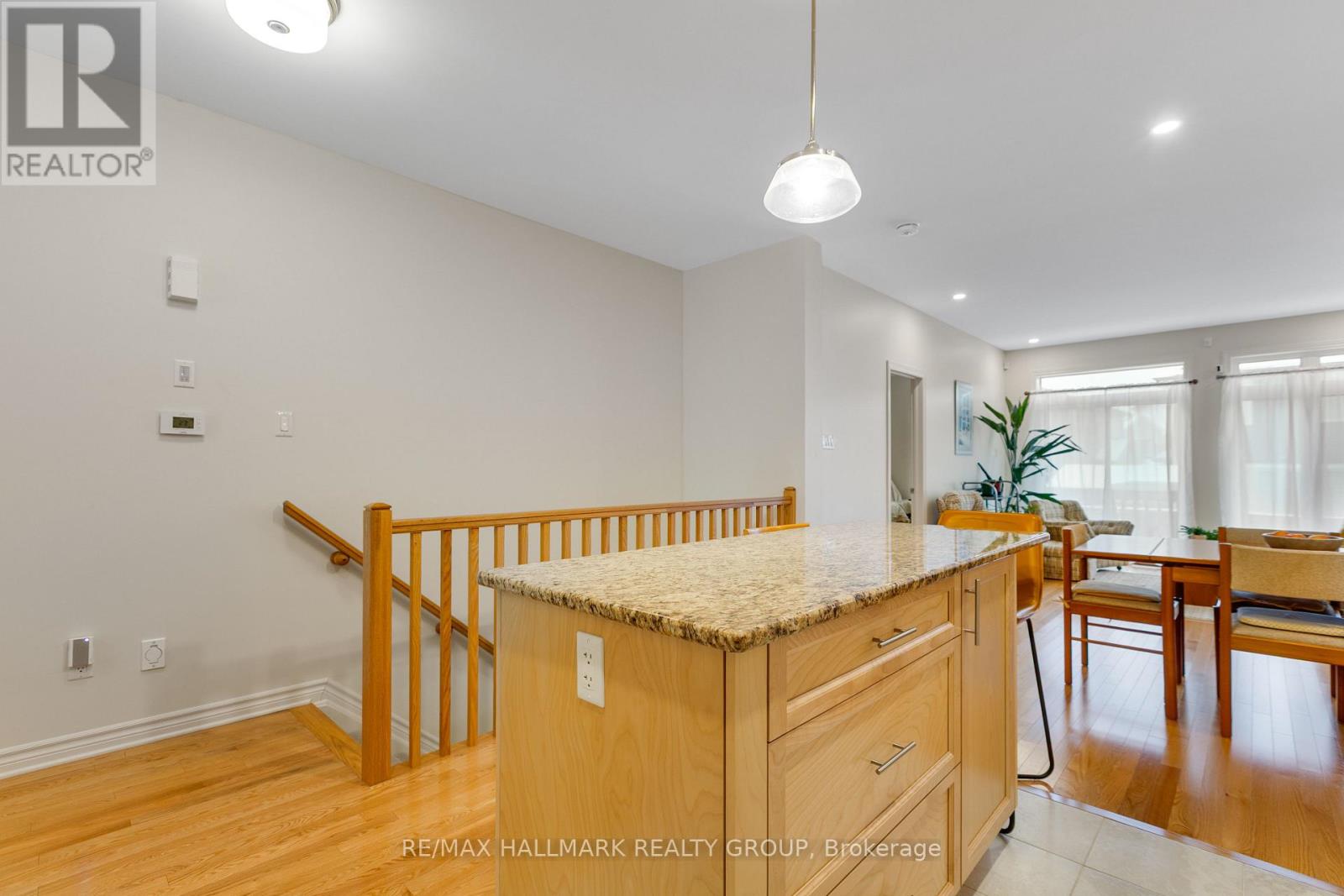 66 Kayenta Street W, Ottawa, Ontario  K2S 2K7 - Photo 9 - X13411488