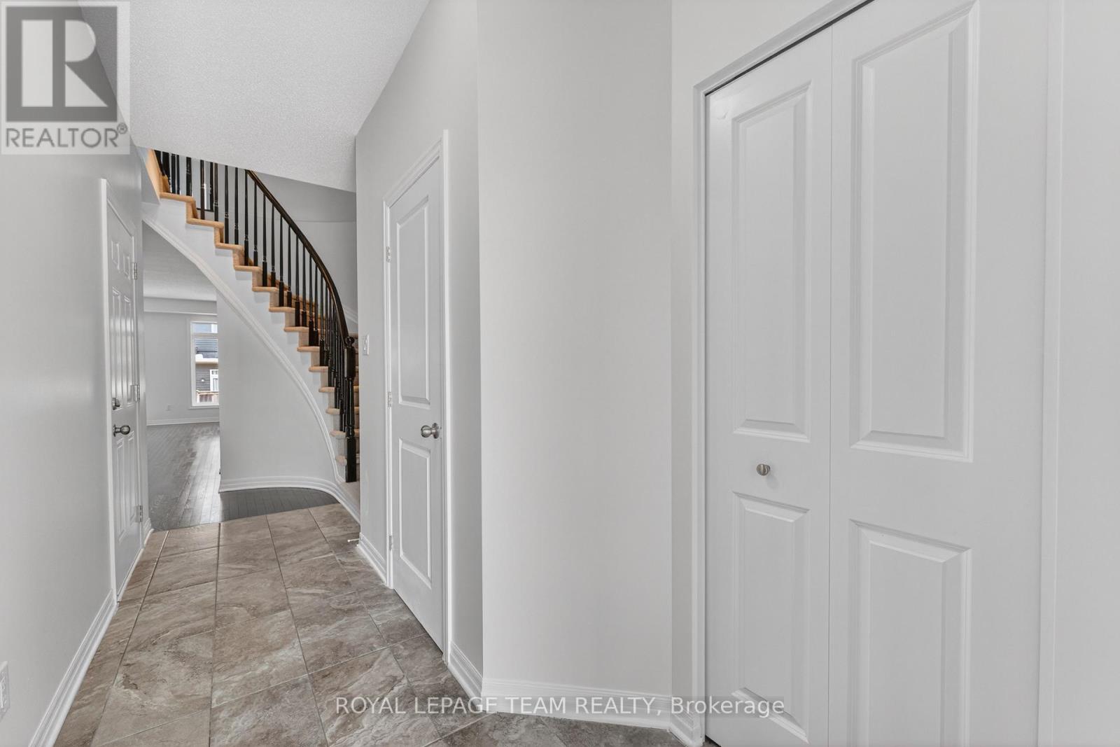 605 Sunburst Street, Ottawa, Ontario  K1T 0L1 - Photo 6 - X13411732