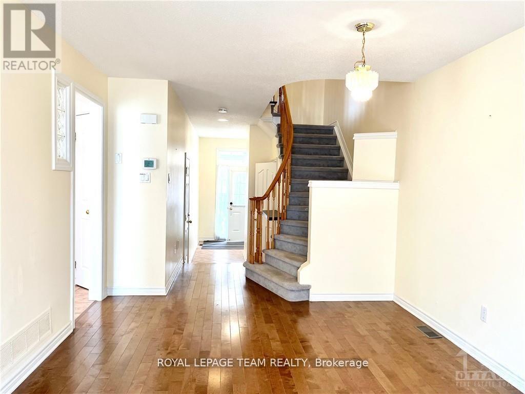 39 Bellrock Drive, Ottawa, Ontario  K2K 3J4 - Photo 8 - X13411794