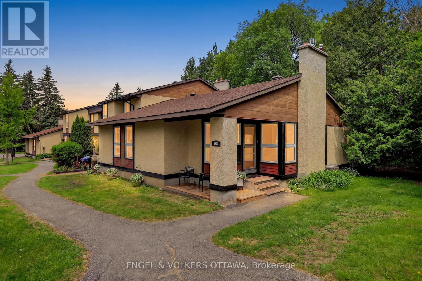 6 - 164 Mcclintock Way, Ottawa, Ontario  K2L 2A4 - Photo 1 - X13412842