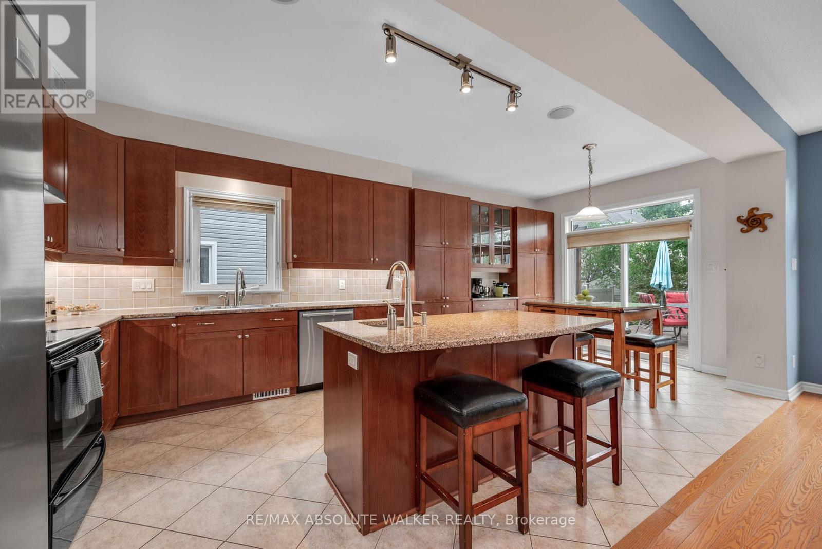299 Bradwell Way, Ottawa, Ontario  K1T 0G6 - Photo 12 - X13413988