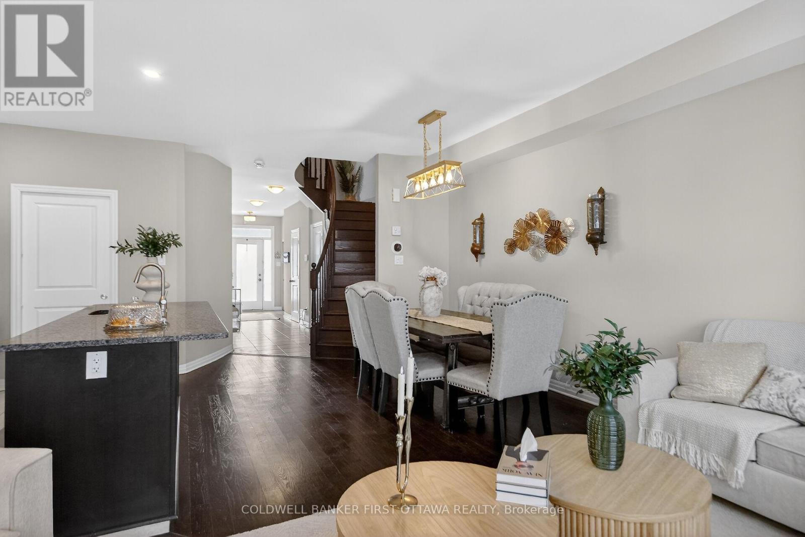 906 Littlerock Street, Ottawa, Ontario  K1T 0N2 - Photo 11 - X13414208