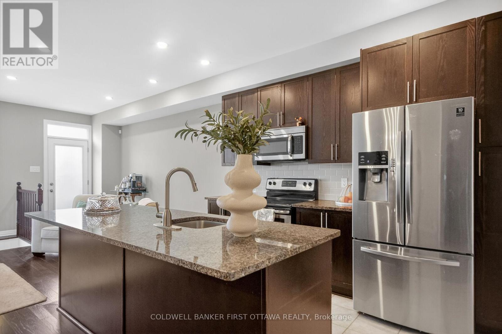 906 Littlerock Street, Ottawa, Ontario  K1T 0N2 - Photo 15 - X13414208