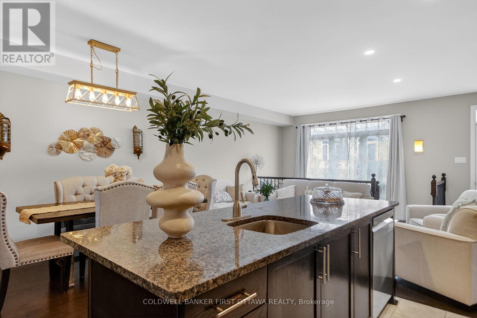 906 Littlerock Street, Ottawa, Ontario  K1T 0N2 - Photo 17 - X13414208
