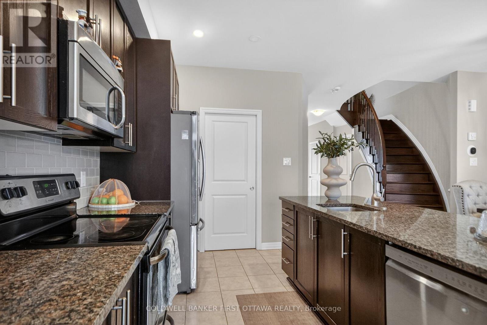 906 Littlerock Street, Ottawa, Ontario  K1T 0N2 - Photo 18 - X13414208
