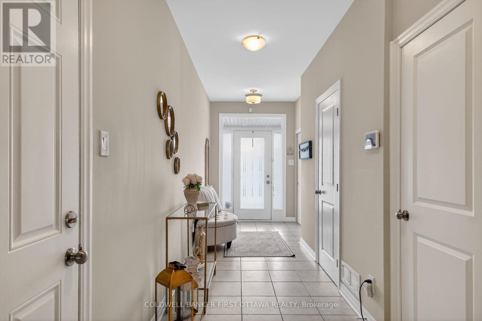 906 Littlerock Street, Ottawa, Ontario  K1T 0N2 - Photo 3 - X13414208
