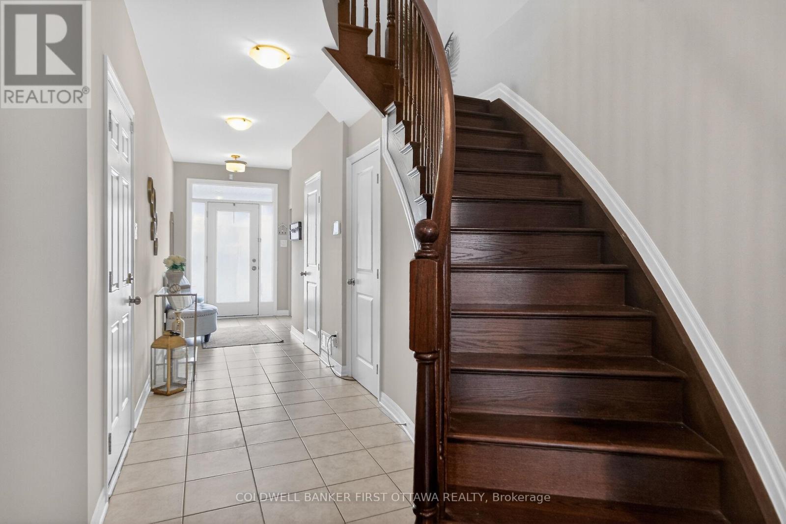 906 Littlerock Street, Ottawa, Ontario  K1T 0N2 - Photo 4 - X13414208