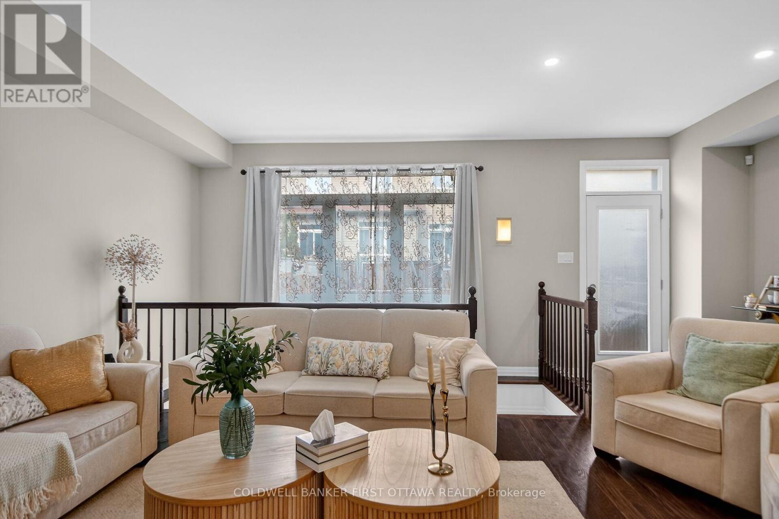 906 Littlerock Street, Ottawa, Ontario  K1T 0N2 - Photo 6 - X13414208