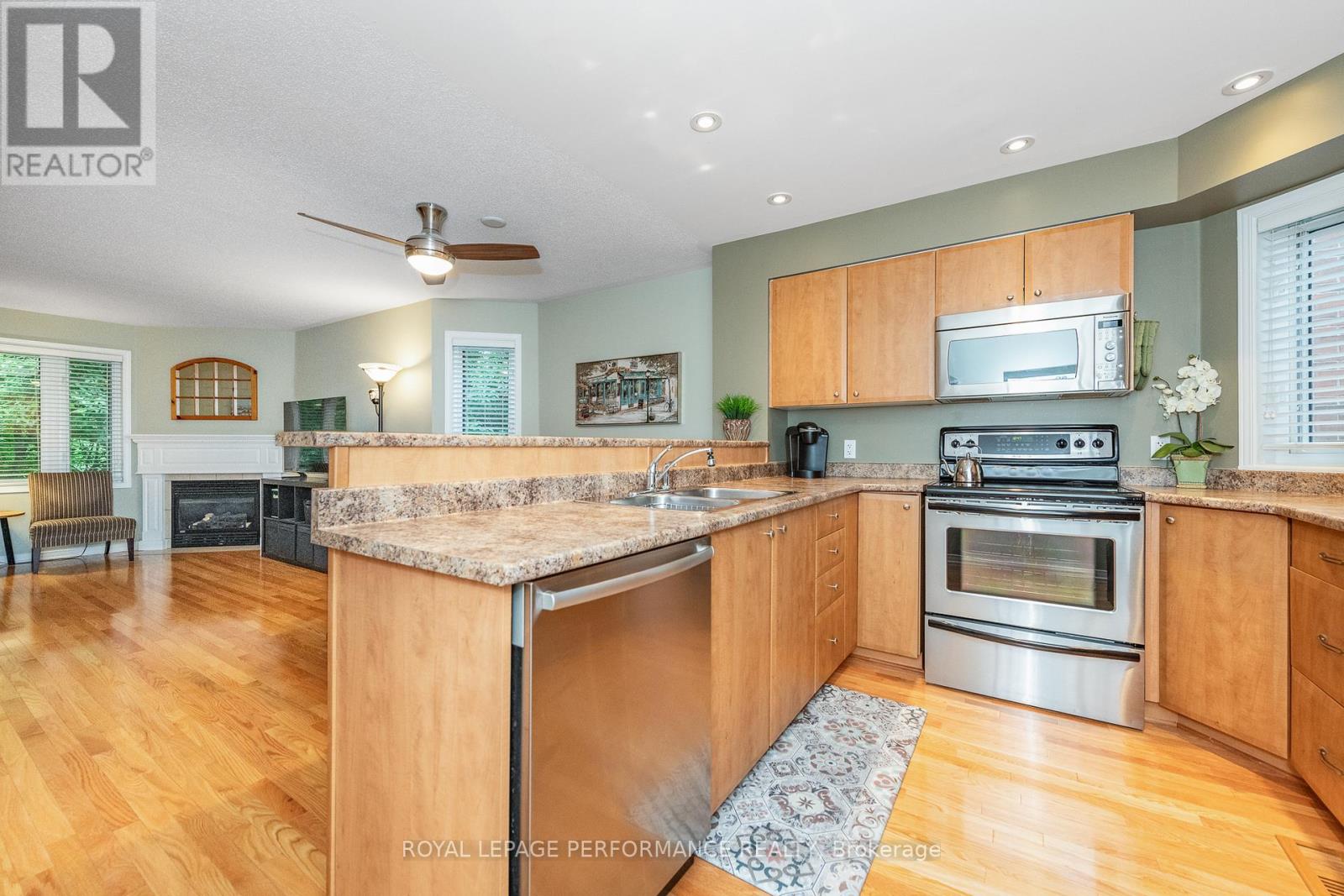111 Steele Park Private, Ottawa, Ontario  K1J 0J2 - Photo 3 - X13414468