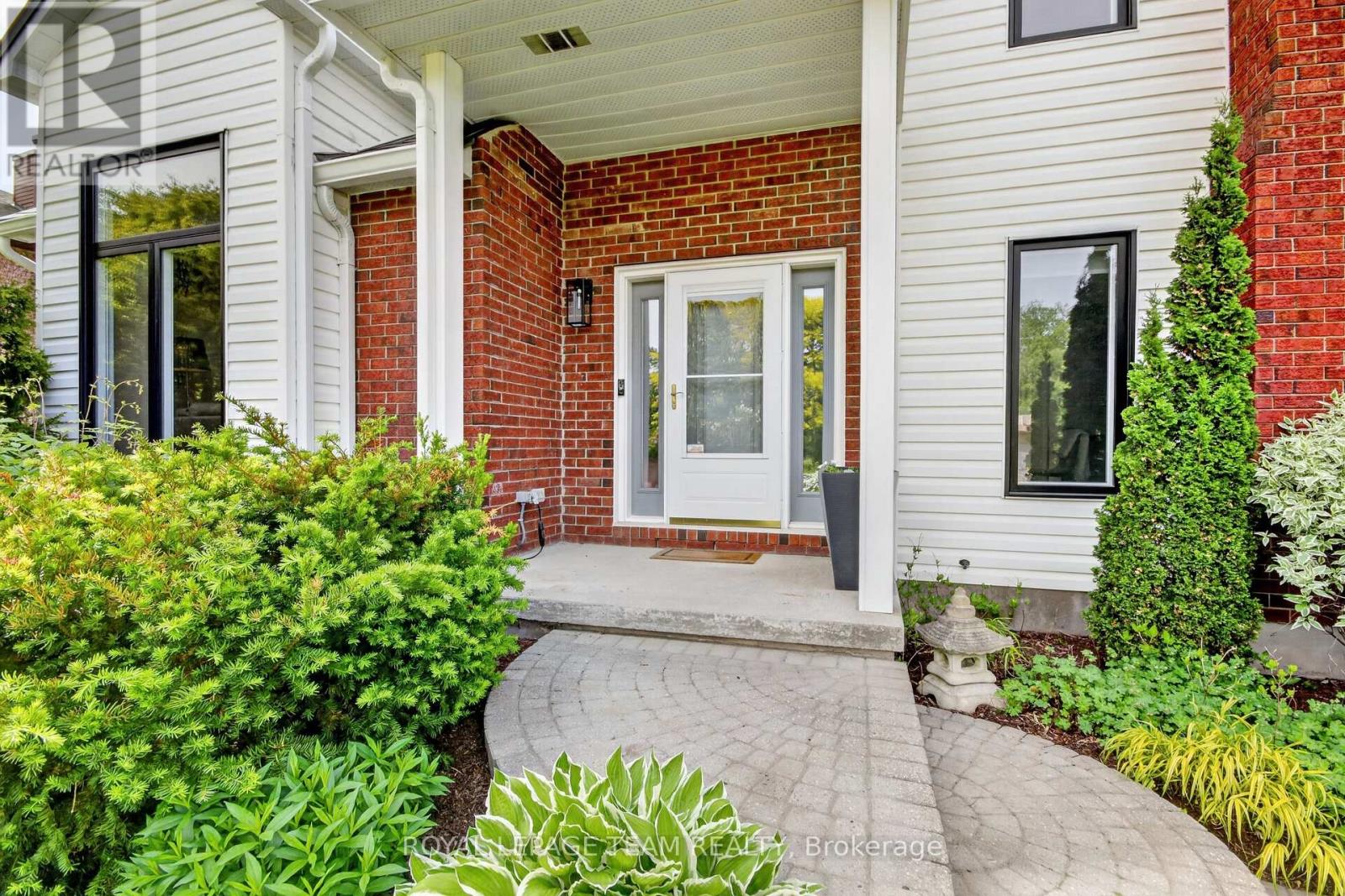 7116 Quinnfield Way, Ottawa, Ontario  K4P 1B6 - Photo 3 - X13414652