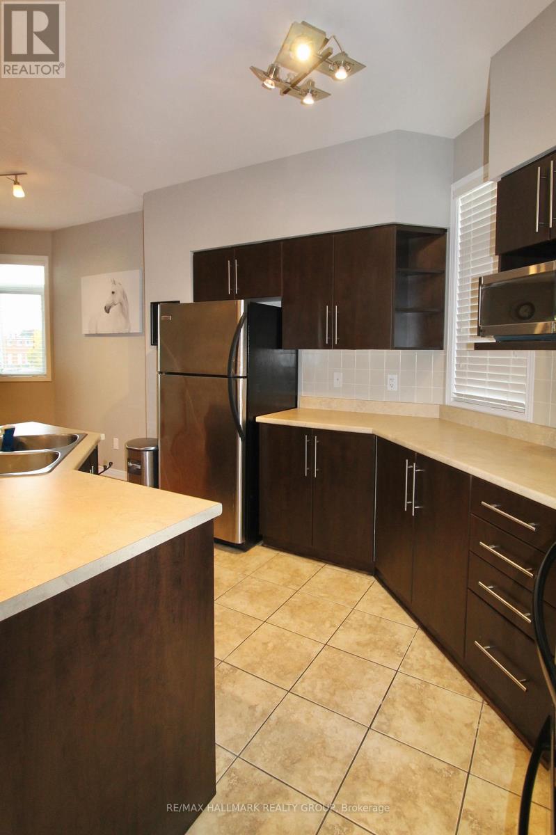 1063 Redtail Private, Ottawa, Ontario  K1J 0B1 - Photo 4 - X13414968